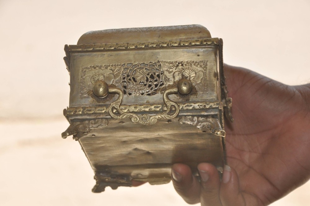 Vintage Jali Cut Engraved Solid Handcrafted 14 Compartment Betel Nut Brass Box