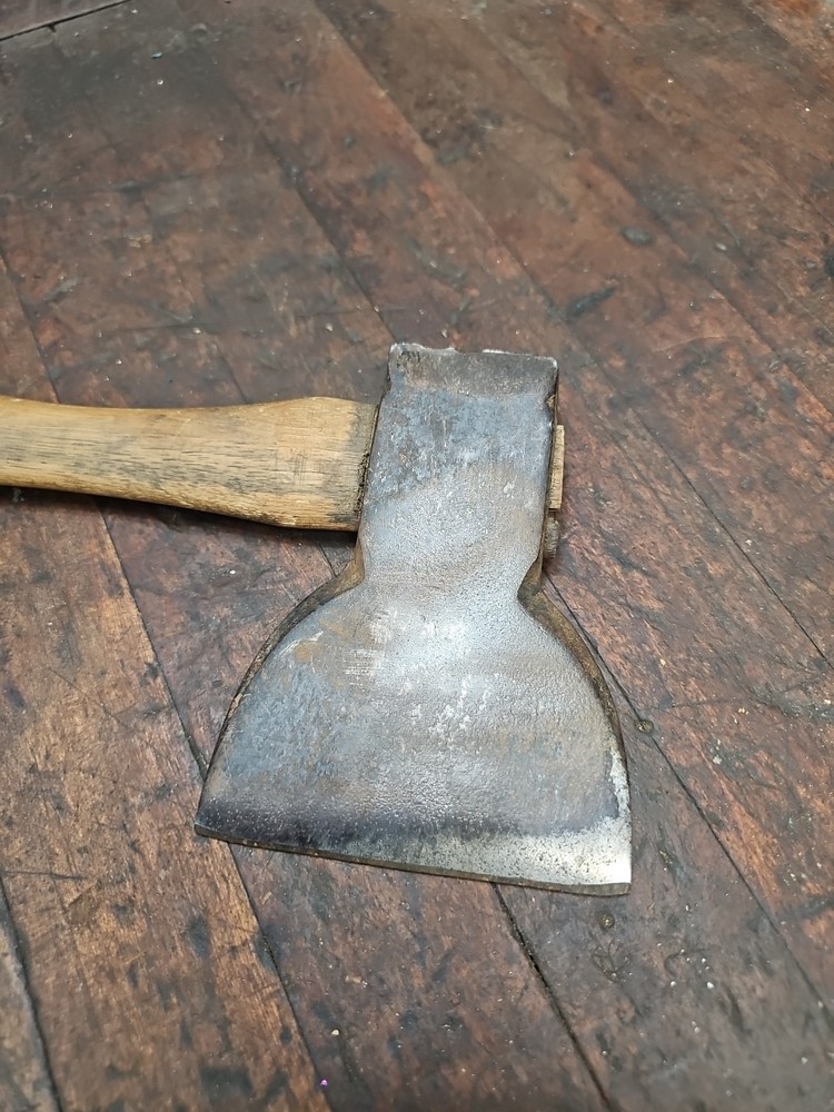 E31- Interesting form antique broad hatchet - Cedar Pattern? Half Sleeper? 2lb7o