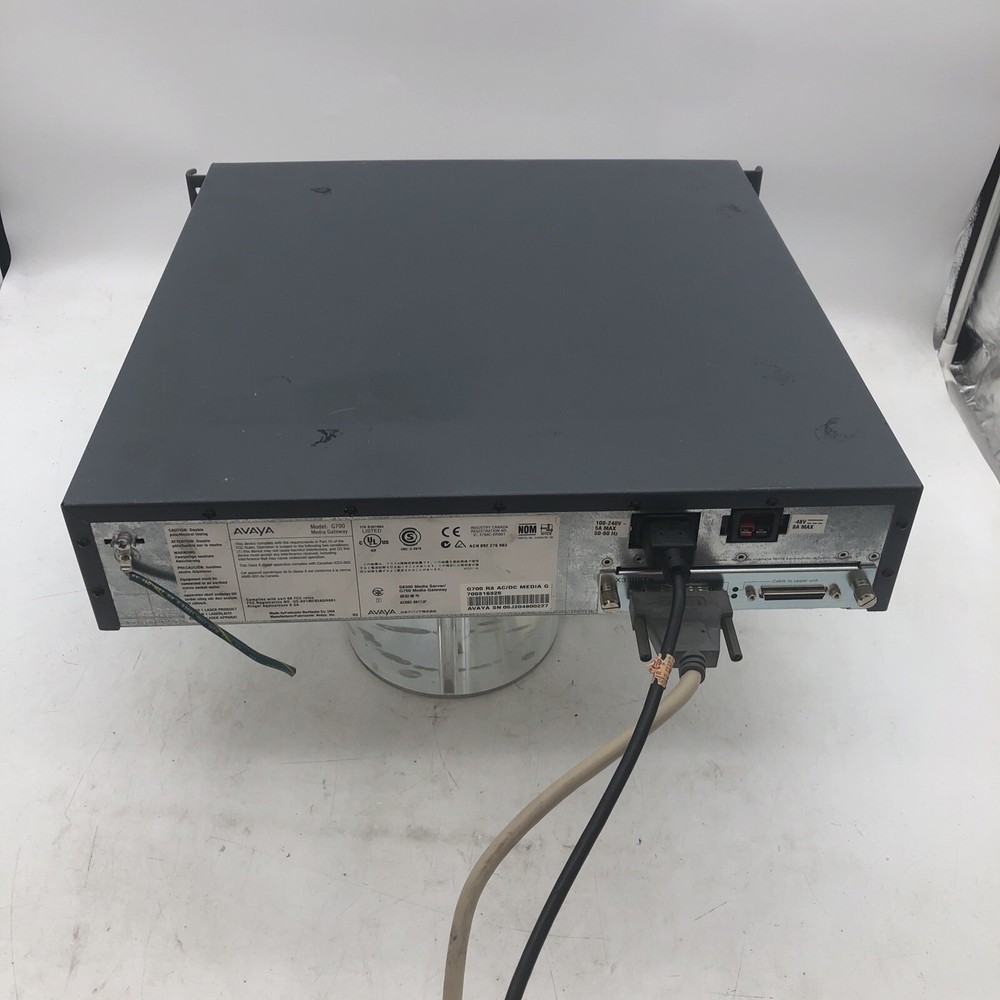 Avaya G700 Media Gateway Powers On