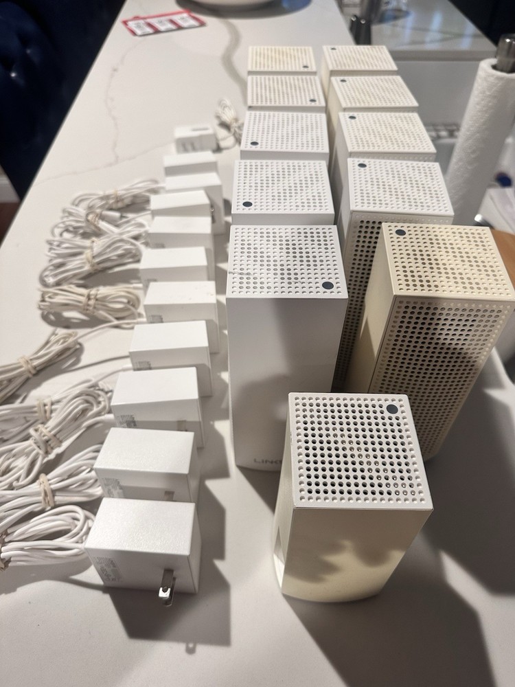 LOT 10 + 1 Free  Linksys  Velop