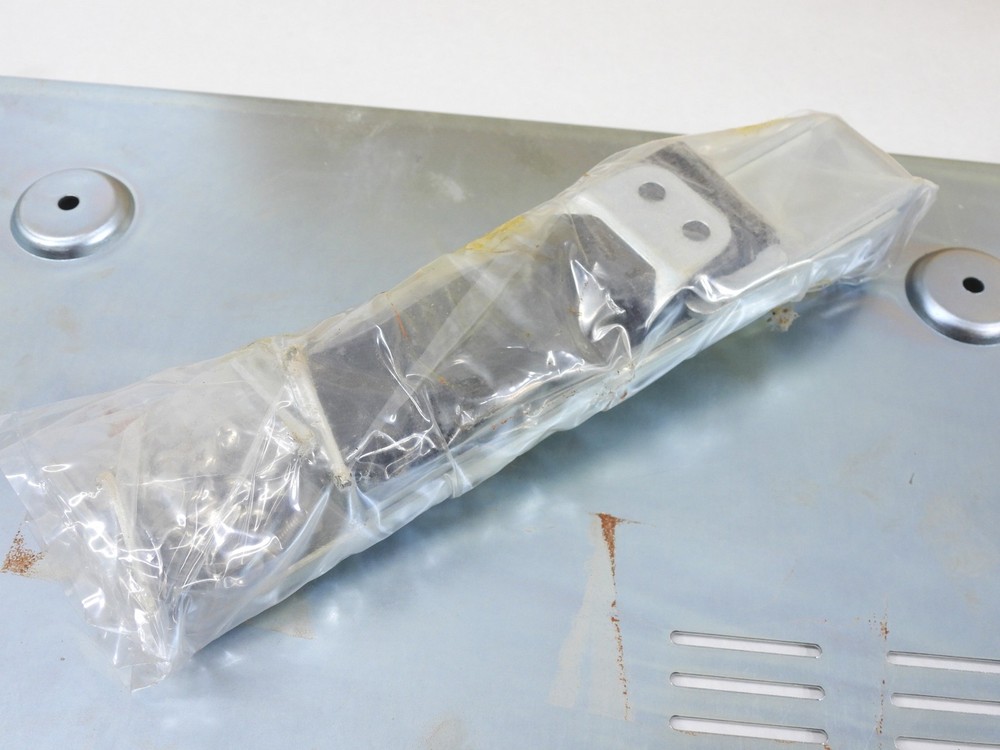 Yaesu FT-101 Mobile Mount Mounting Bracket (NOS, very nice)