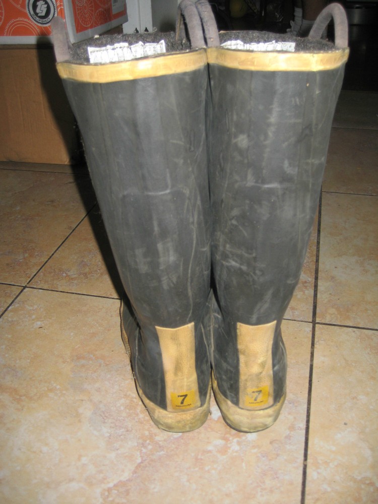 RANGER FIREWALKER BOOTS SIZE 7 MEDIUM. STEEL TOE.