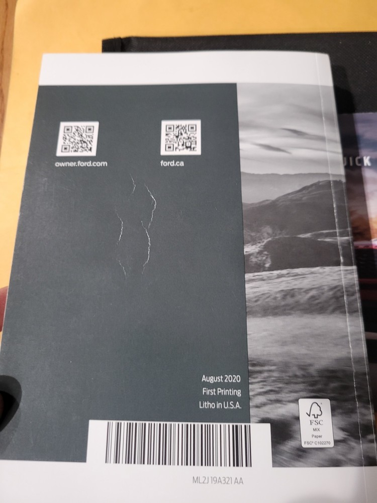 2021 FORD EXPLORER OWNERS MANUAL & CASE ( QUICK REF)
