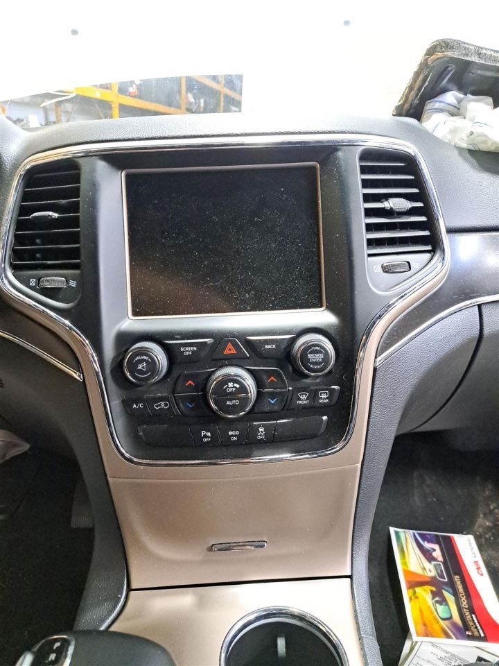 2015 Grand Cherokee Amplifier Sku#4194123
