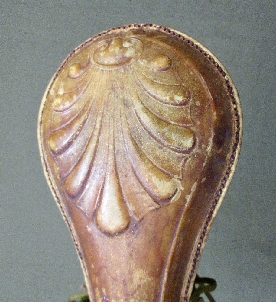 Embossed Shell Shaped Leather Powder Flask
