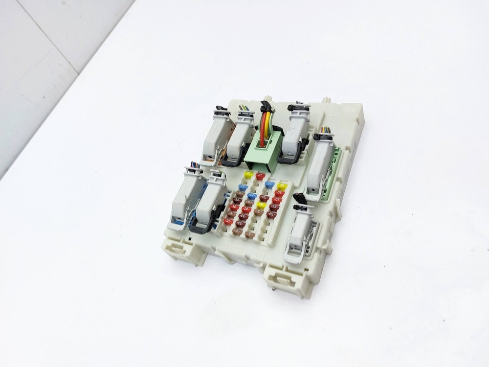 FUSE RELAY BOX 31453131 VOLVO V40 2016