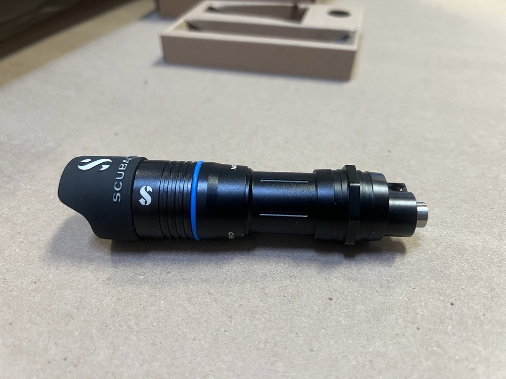 Scubapro Nova 250 Dive Light with Accessories (New in box)