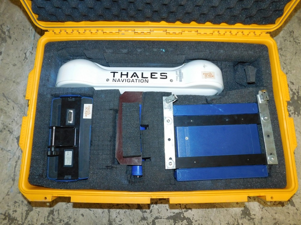 THALES NAVIGATION MODEL TRM100 GPS COMPASS & 3011 (#4700)