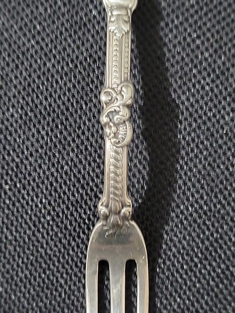 Antique Gorham Chantilly Pattern Sterling Silver Lemon Fork Copyright 88 13g