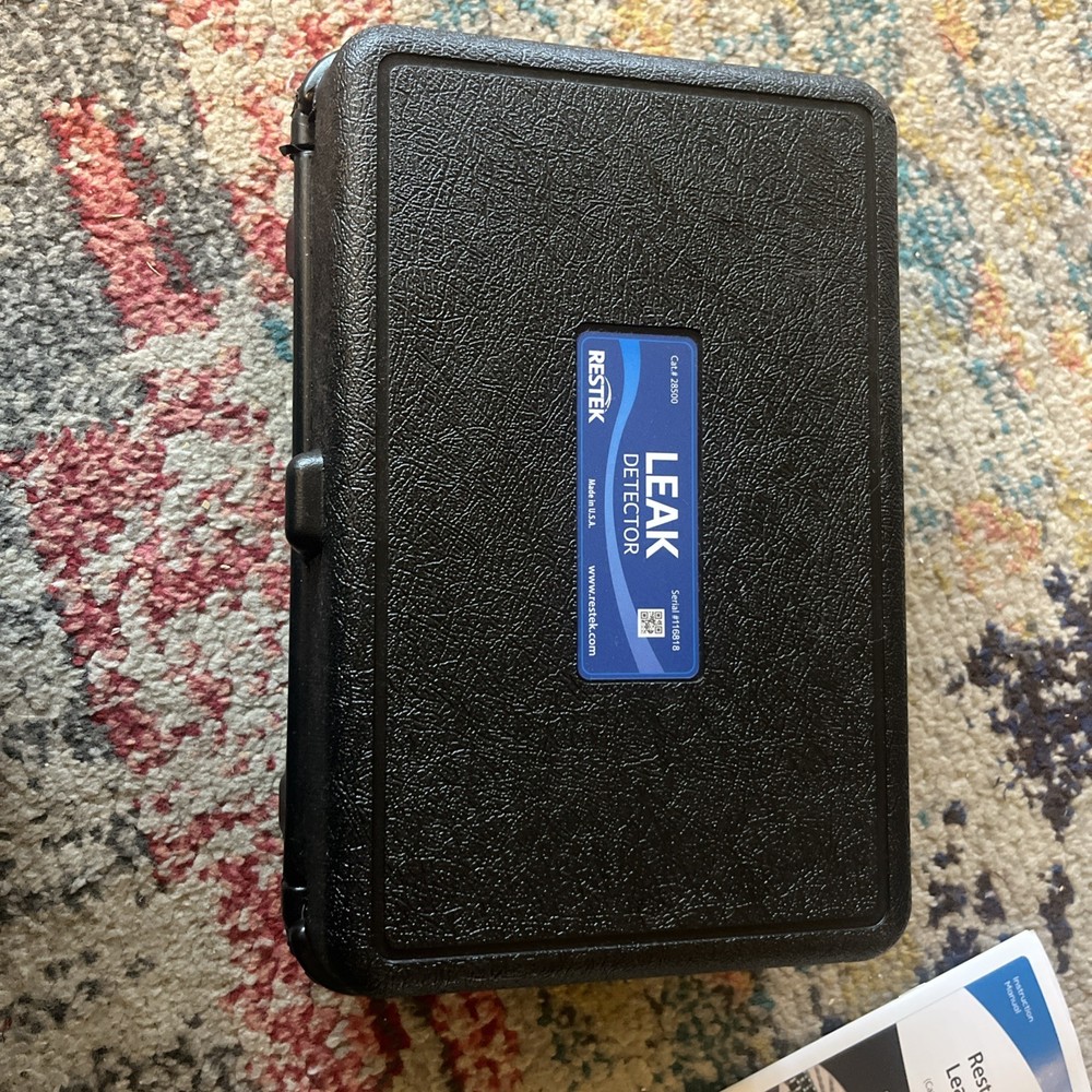 Restek Electronic Leak Detector for Gas Chromatography with Case