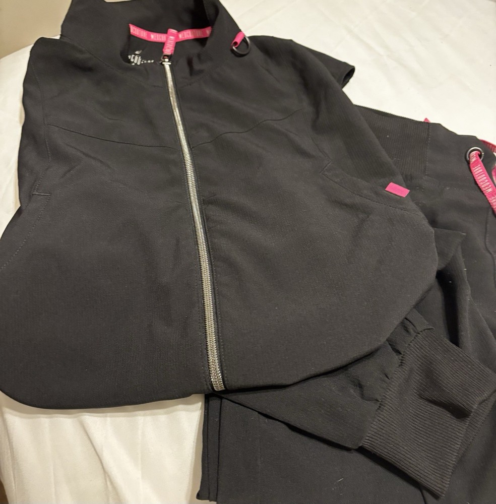 Med Couture Women's Scrub Set