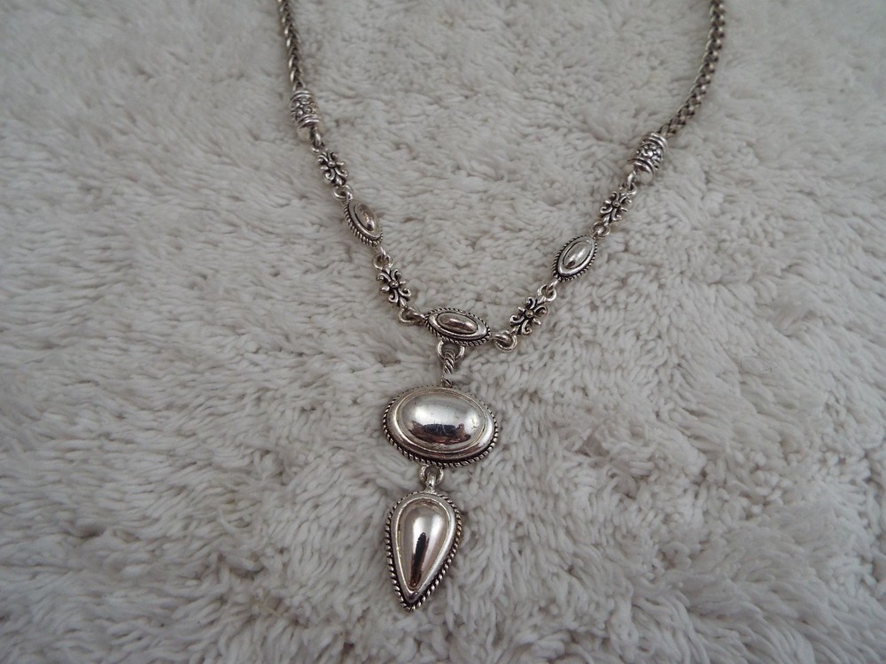 Silvertone Drop Pendant Necklace (C43)
