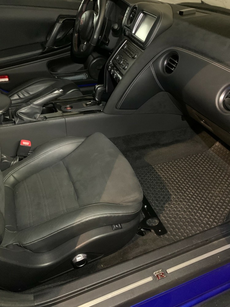 Fire extinguisher bracket for Nissan GT-R R35