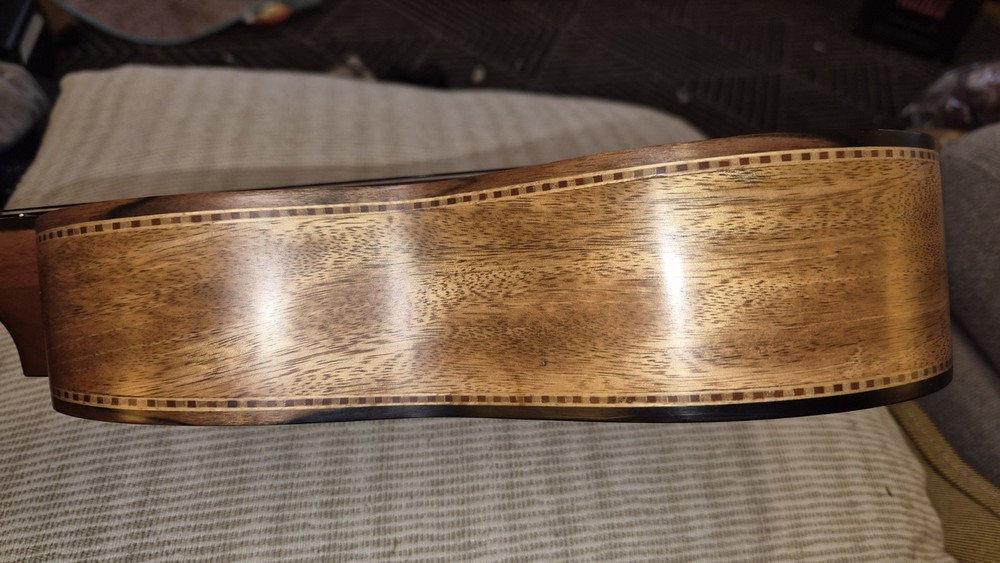 Mele 8-String Handcrafted Mango Ukulele Natural Finish with Hard Case