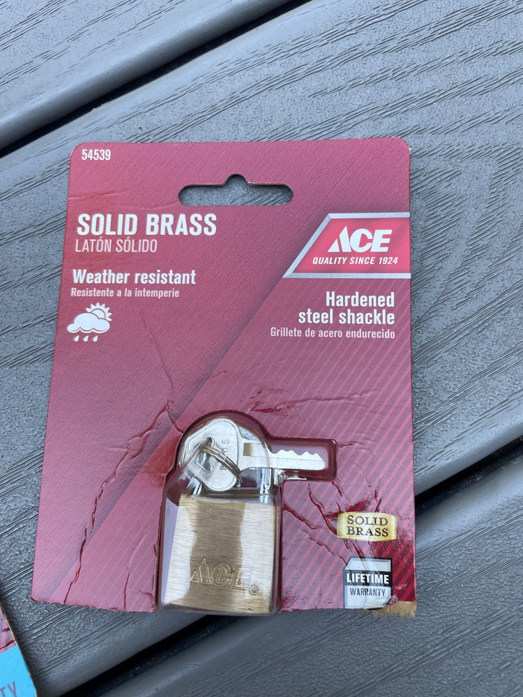 8 LOT NEW ACE MASTER LOCK & KEYS 1" & 3/4" SOLID BRASS WEATHER RESISTANT PADLOCK