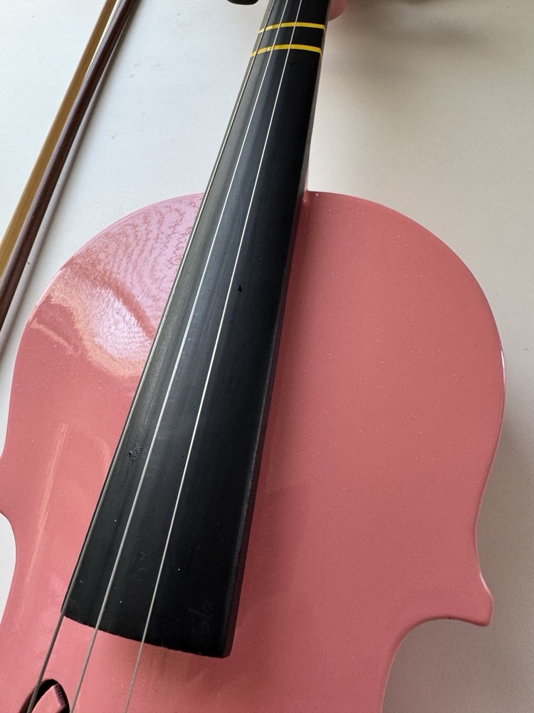 Mendini by Cecilio Pink 3/4 Violin – Missing 1 String + New Set, Case & Bow