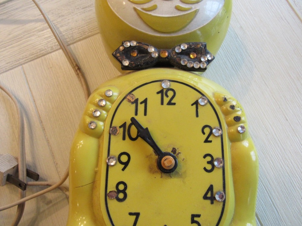 Antique Kit Cat Clock Electric Yellow