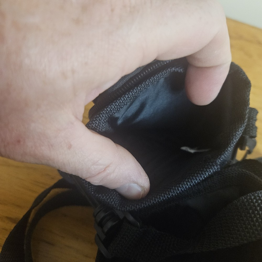 TARGUS MINI CAMERA ACCESSORIES BAG Shoulder Carry Strap Belt Loop Holder