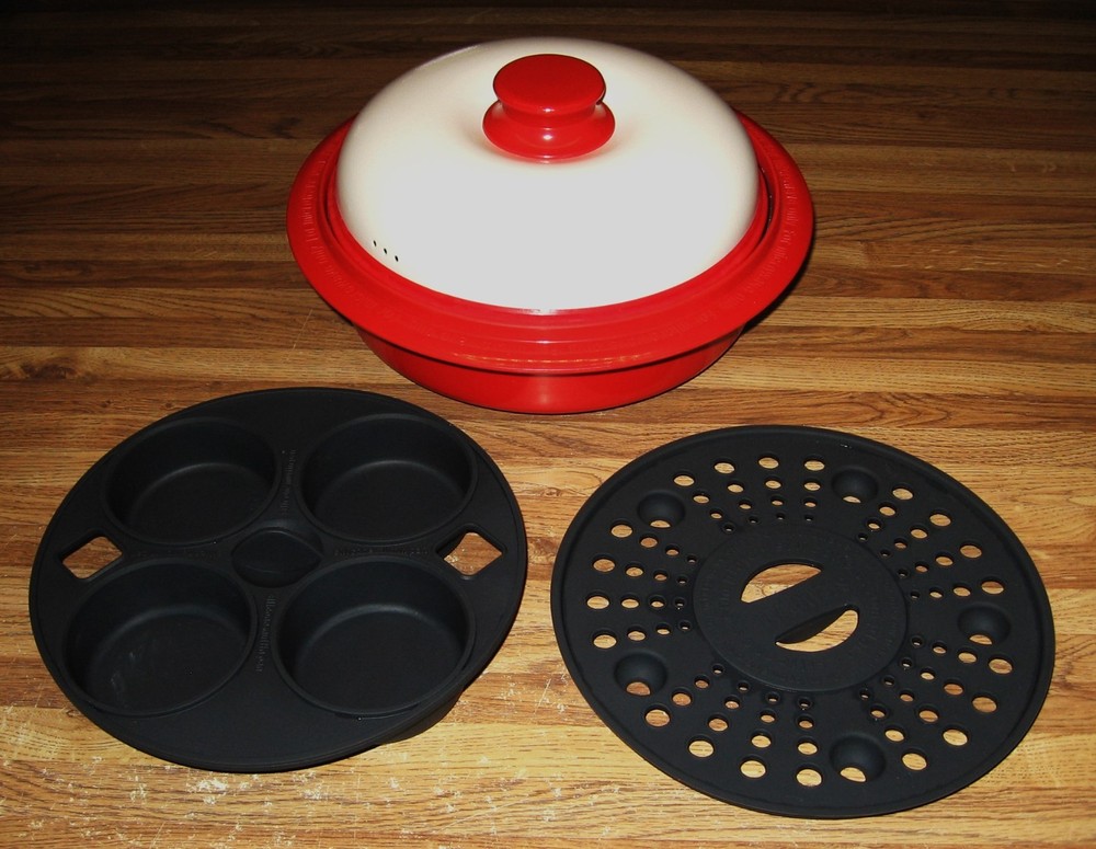 Range Mate Microwave Grill Cooker With 2 Inserts/Red & White/NO BOOK/Light Use
