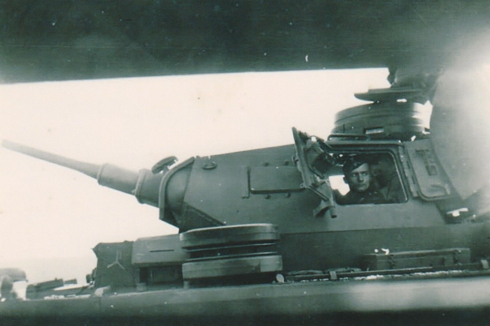 WW II German Photo ----      Panzer III  Tank