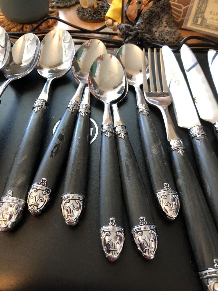 Misc. Flatware W/Plastic Handles- 5 Servings Spoons, 5 Teaspoons, 1 Fork, 4 Kn.