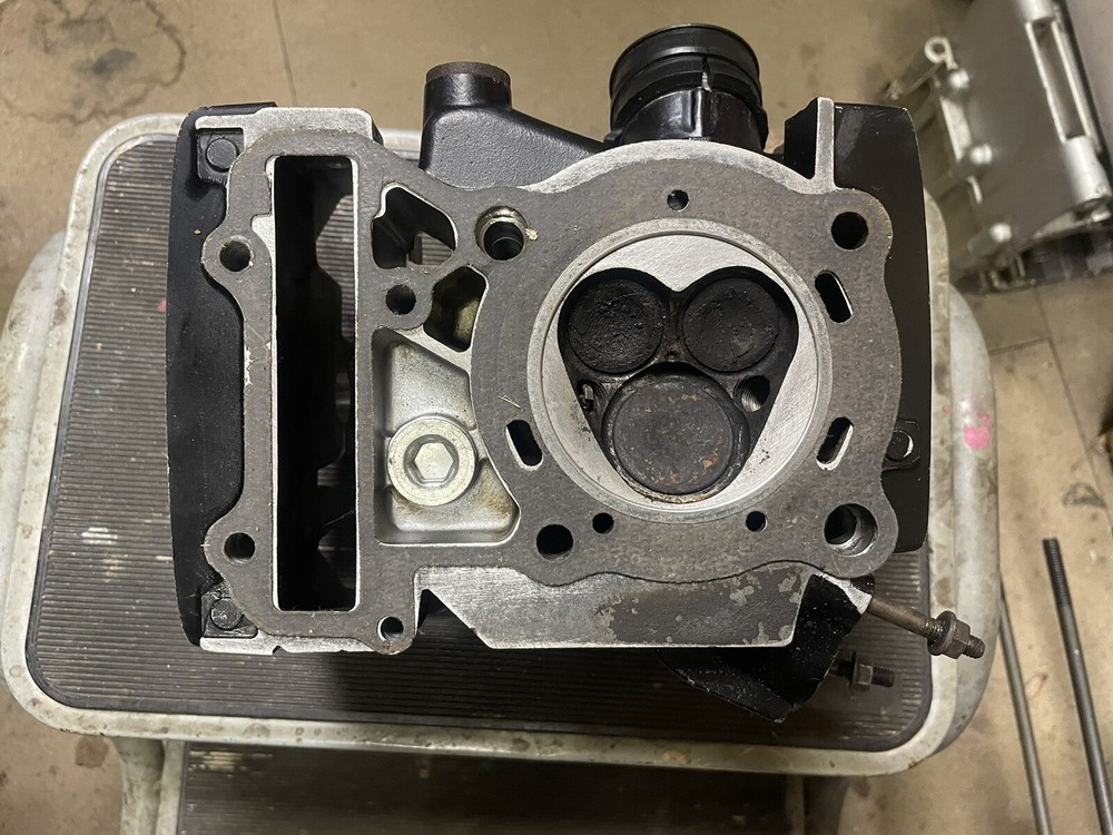 1986 Honda VT500 VT 500 front engine cylinder head. GOOD!