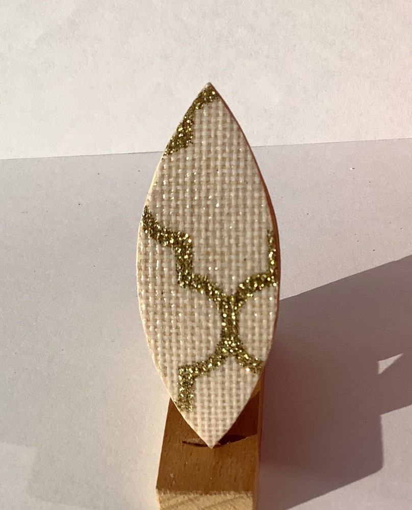 Tatting shuttle glittery gold 2.5" long