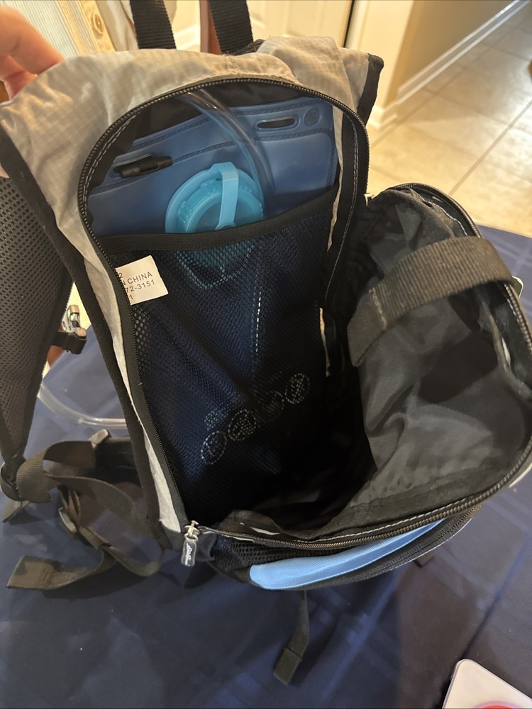 Eddie Bauer 2 Liter Hydration Pack/Backpack Blue NEW WITH TAGS w/ bladder