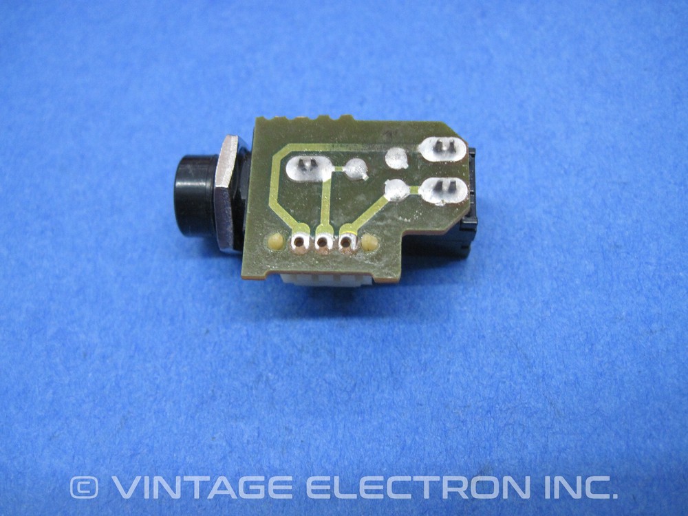 HEADPHONE JACK: 1/4" 6.35mm, Mono (3-Pin), Panel / PCB Mount (w/ Mounting Nut)
