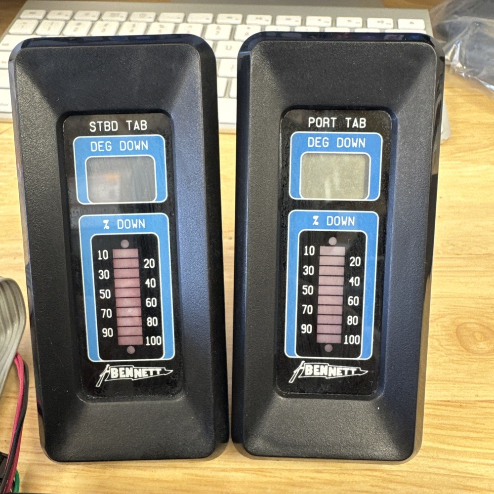 Bennett Marine IC2110 and trimdicators