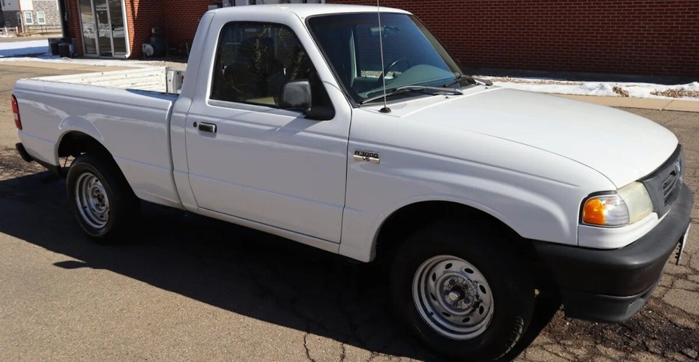 Mazda YO Oxford White Basecoat + Reducer Quart (Basecoat Only) Kit