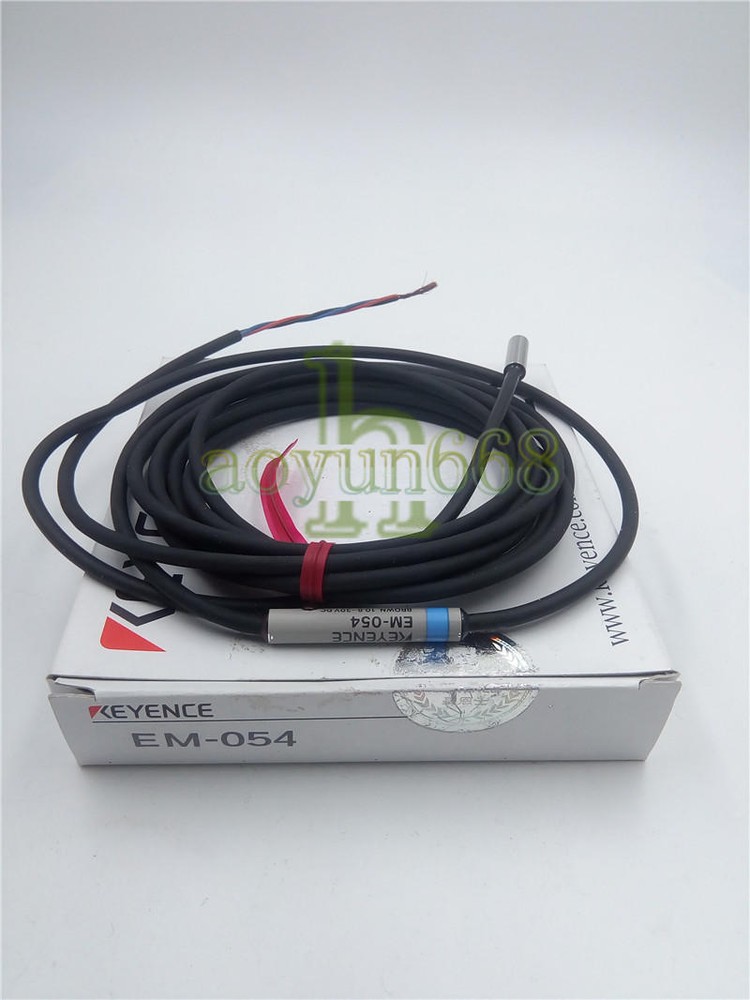 ONE Keyence EM-054 EM054 Proximity sensor