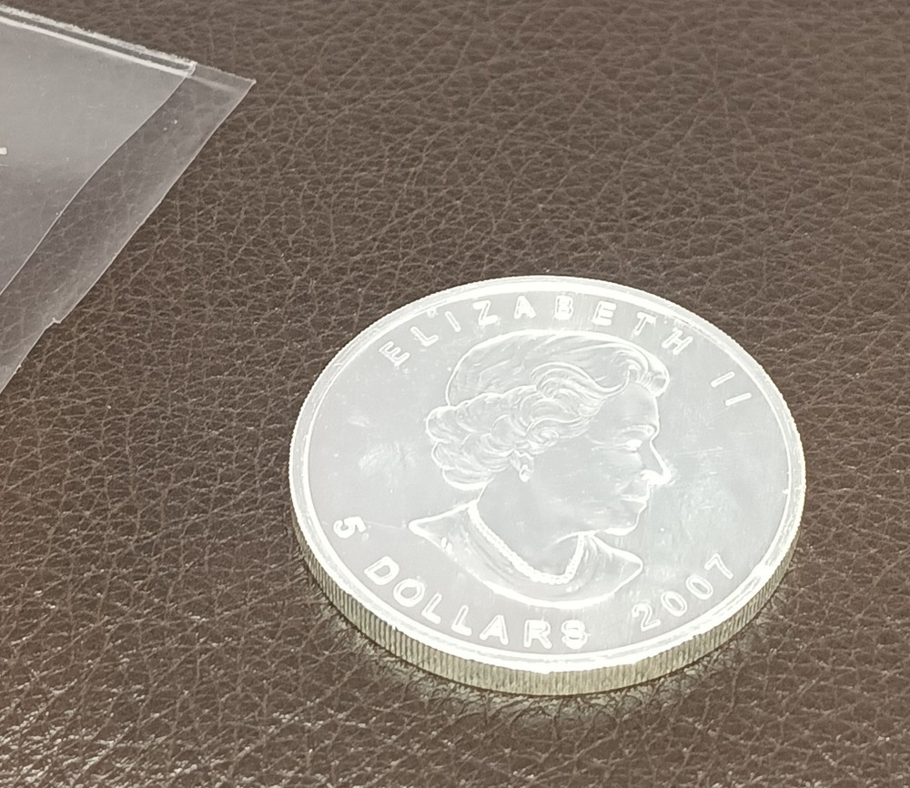 2007 Canada Elisabeth Maple Leaf 1oz .9999 Fine Silver UNC