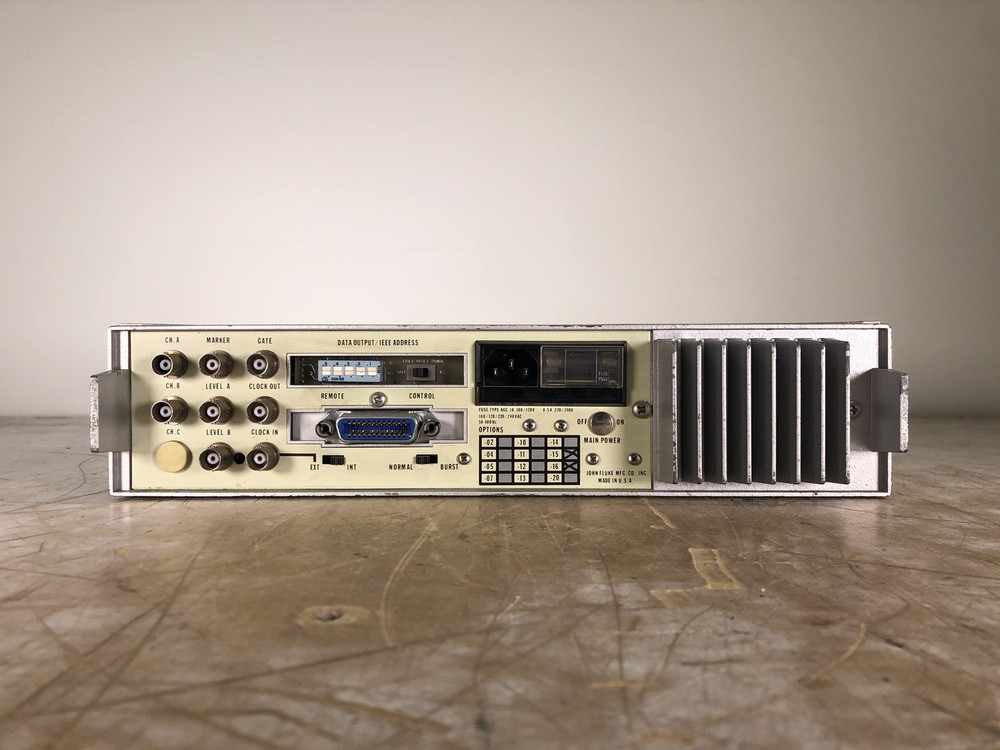 FLUKE 1953A COUNTER TIMER - (POWER TESTED ONLY)