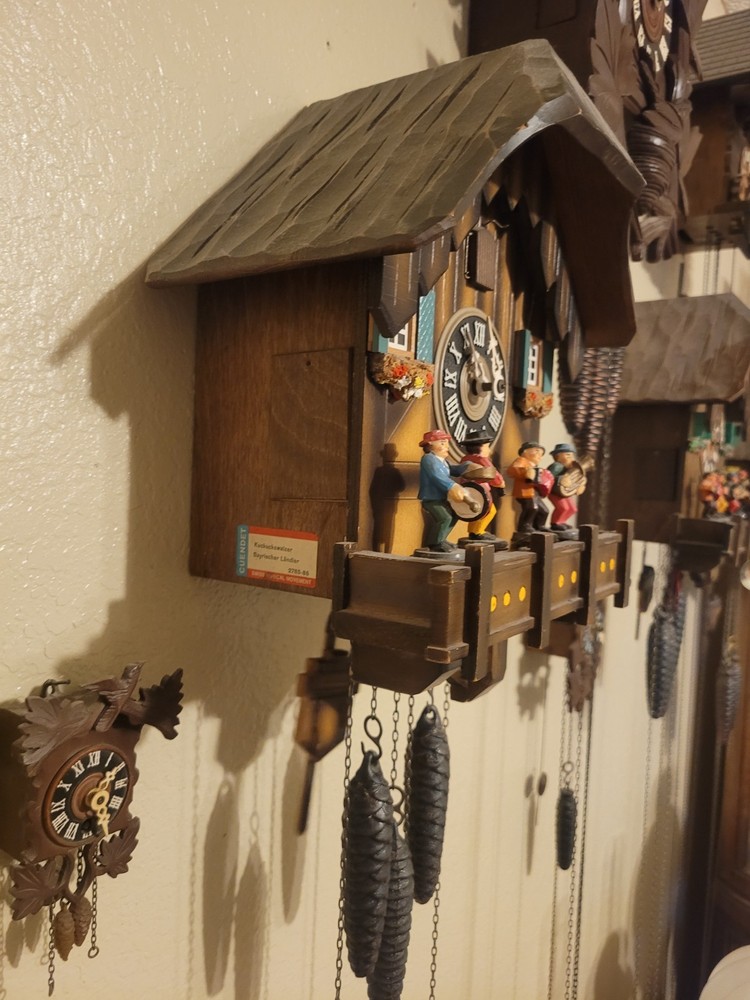 Cuckoo clock Kuner style 1960s--perfect working order!