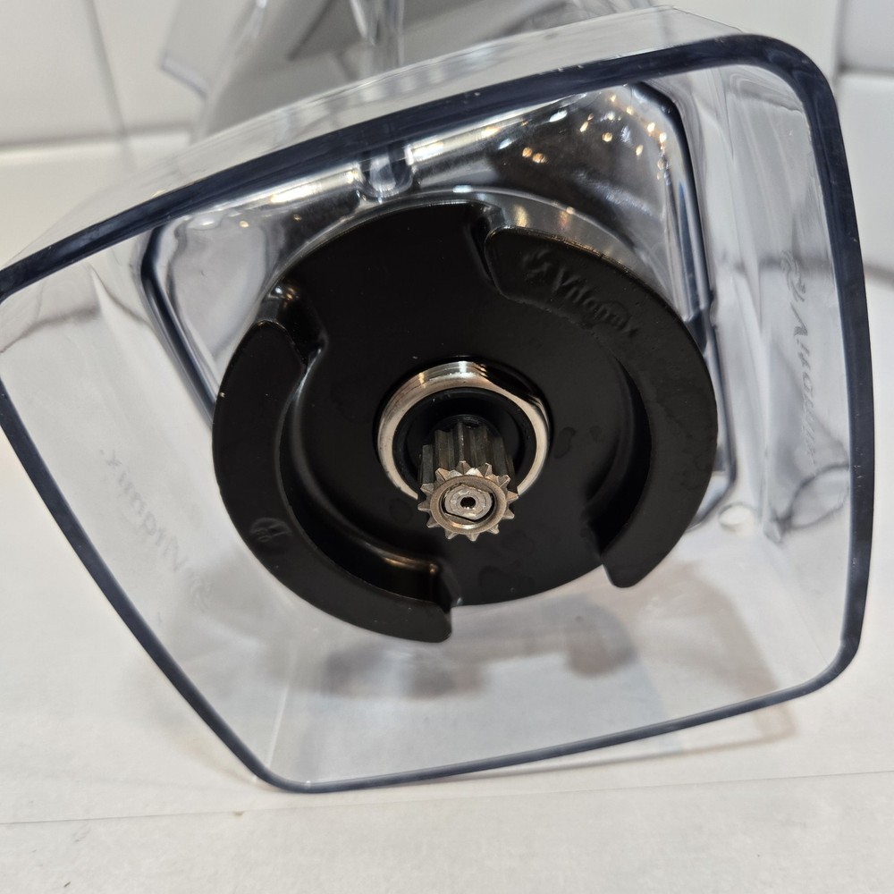 Vitamix 48oz Blender Pitcher Replacement Container Wet Blade & Silicone Lid