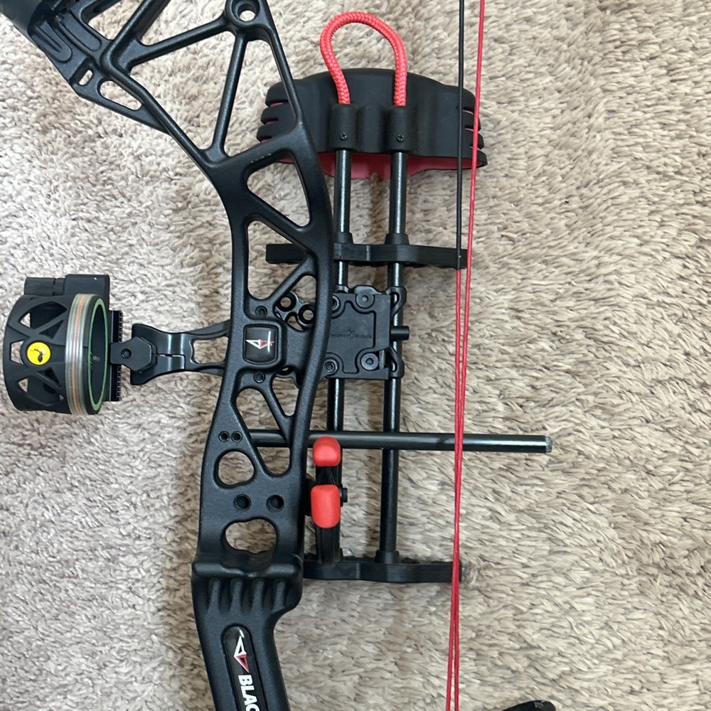 BlackOut Epic Compound Bow RH – Trophy Ridge Sight – Needs String / Repair As-is