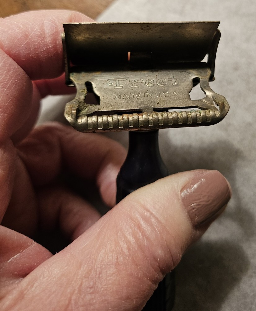 Treet Safety Razor w/Black Pattern Chunky Handle, Single Edge Blade