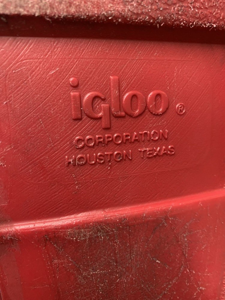 1985 Igloo 48 Quart Cooler Red White Handles