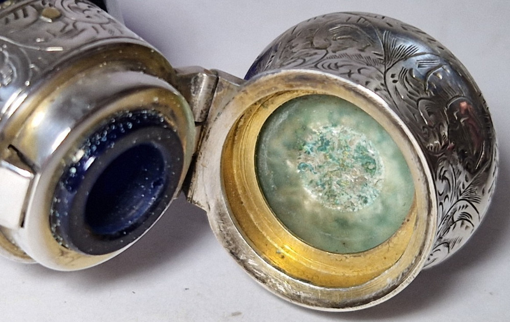VICTORIAN DOUBLE ENDED BLUE GLASS PERFUME SCENT BOTTLE - SILVER END CAPS