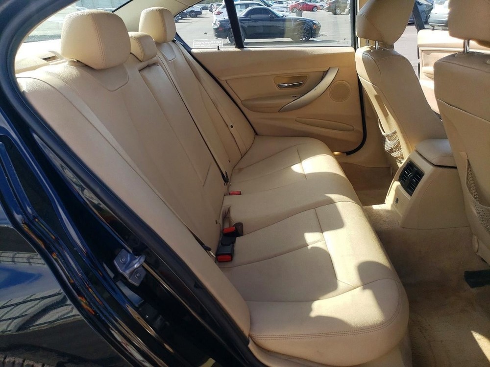 320I 2014 Glove Box 4994309
