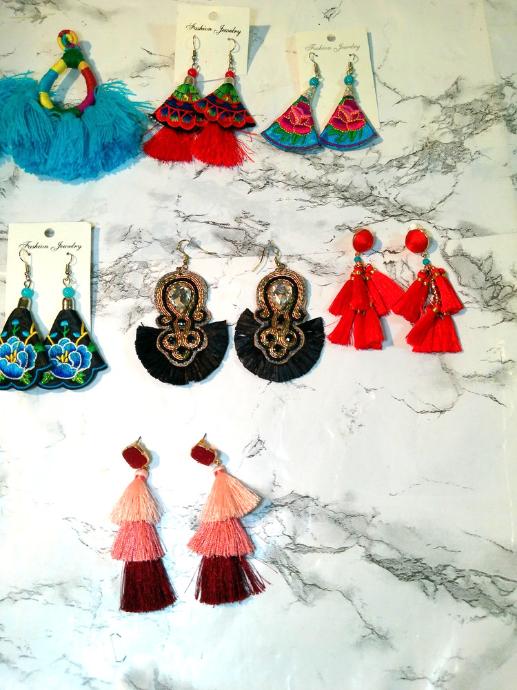 8 Pompon Artesanal Earrings (420)