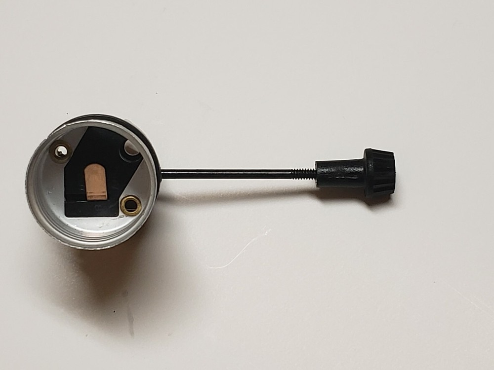 ON/OFF TURN KNOB MEDIUM E26 BASE SOCKET INTERIOR WITH 2" MANDREL NEW 48200JB