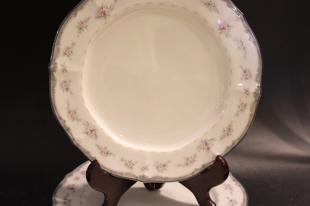 Noritake Traviata 5 Dinner 10 1/2