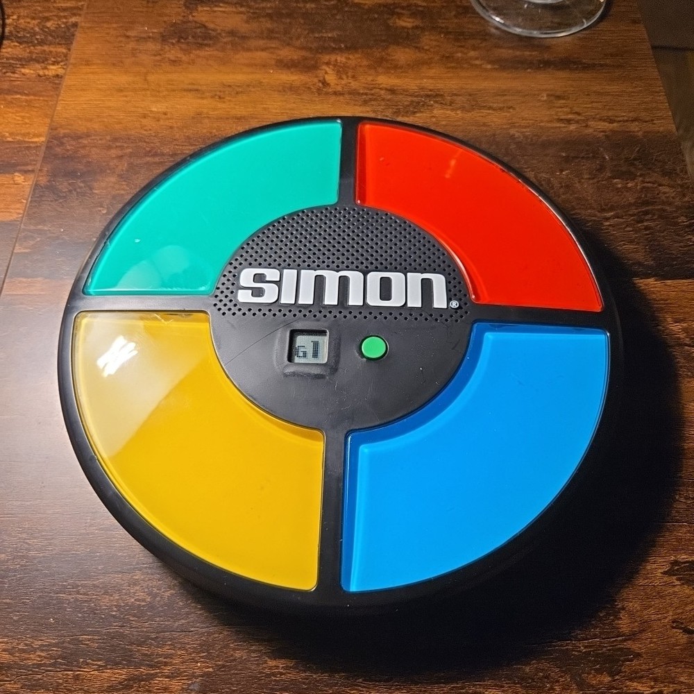Milton Bradley Simon Game Working. Great Condition