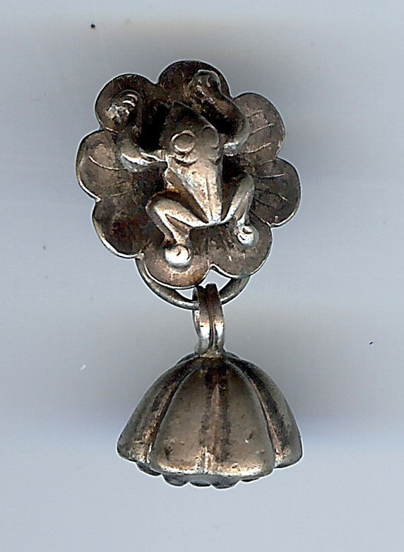 VINTAGE DIMENSIONAL SILVER FROG ON LILY PAD TOGGLE BUTTON