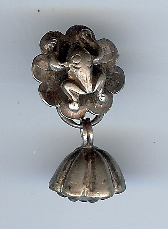 VINTAGE DIMENSIONAL SILVER FROG ON LILY PAD TOGGLE BUTTON