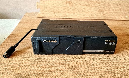 ALPINE CD SHUTTLE COMPACT 6 DISC CHANGER FOR MERCEDES-BENZ chm-s611