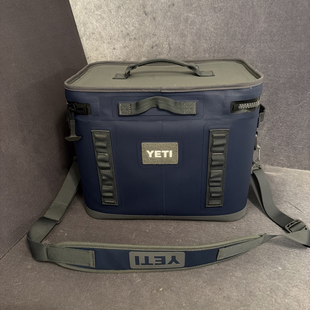 YETI Hopper Flip 18 Soft Wall Cooler Navy Blue
