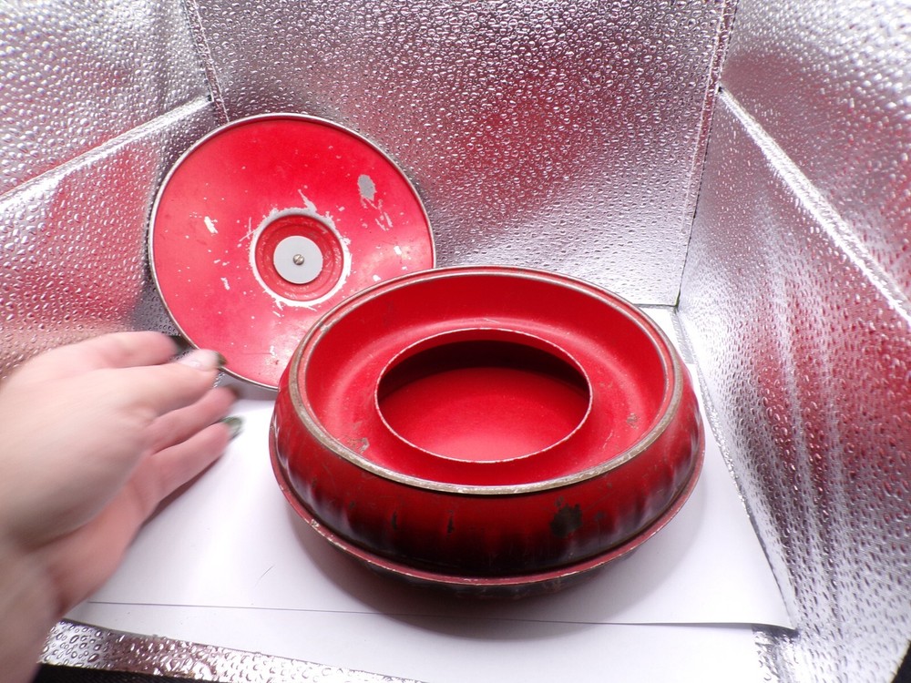 VTG Red Metal Thread Holder